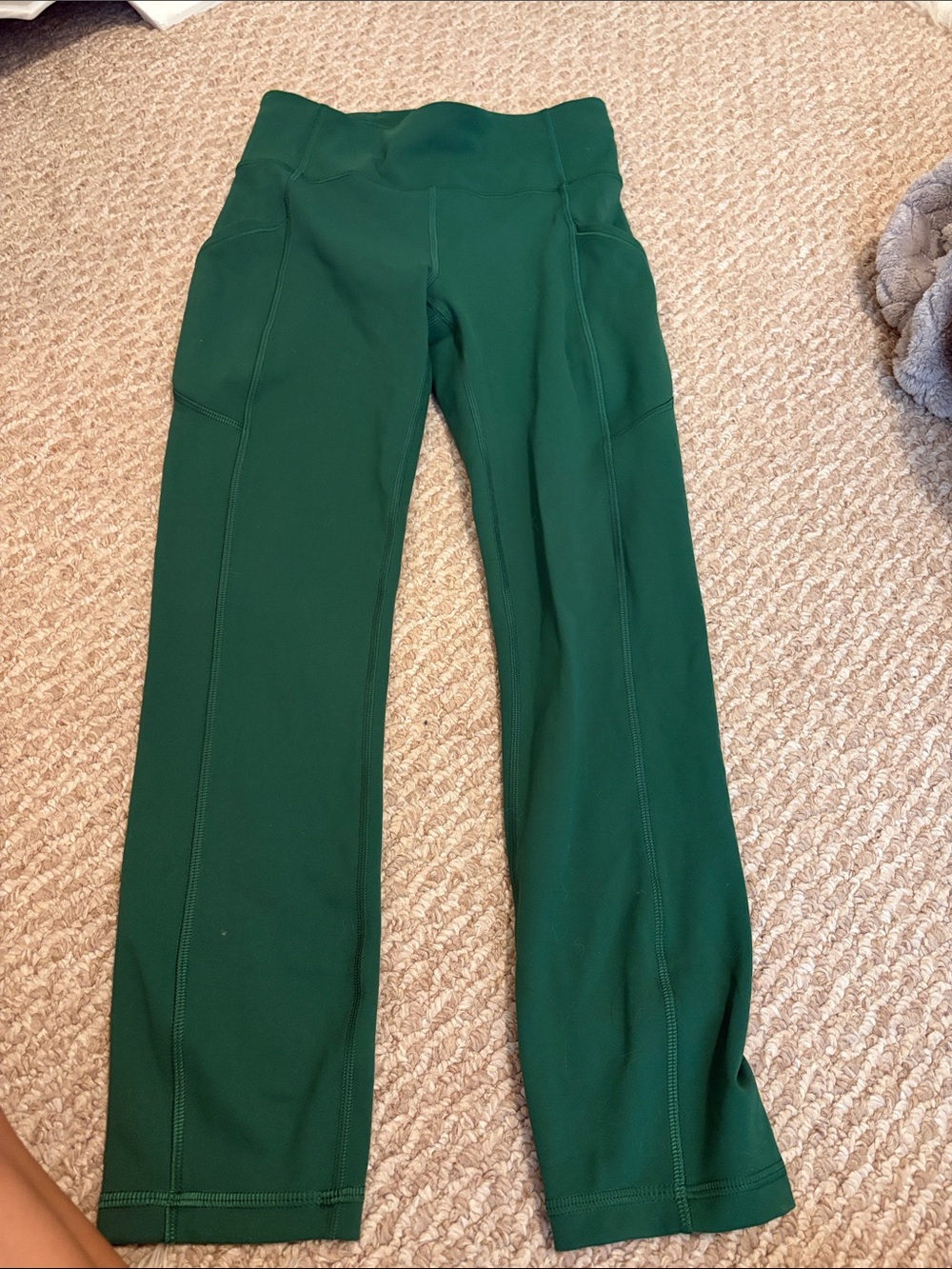 Lululemon Green Active Leggings with pockets size 4 length: 25’